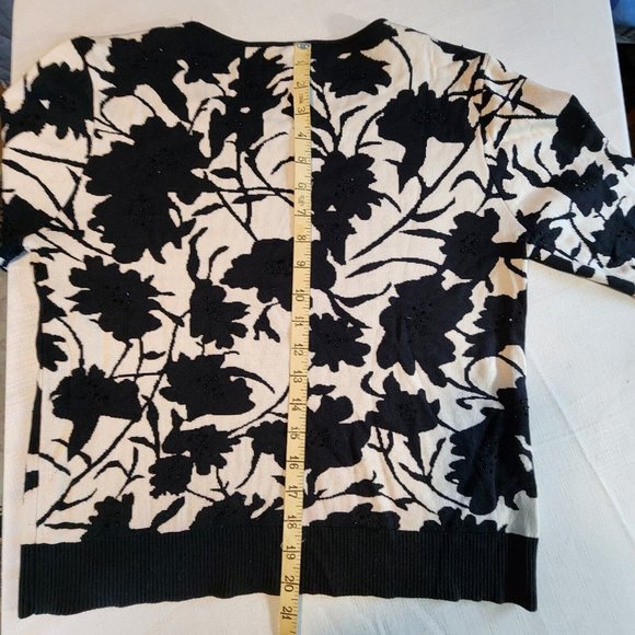 Oscar De La Renta White & Black Floral Silk Blend Beaded Sweater Petite Medium - Picture 8 of 14